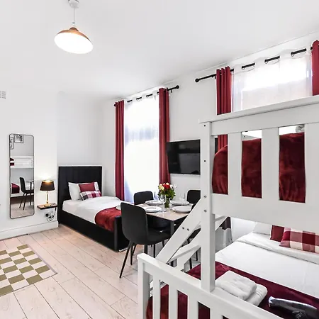 Lovely Apartments In Mornington Crescent Station-3