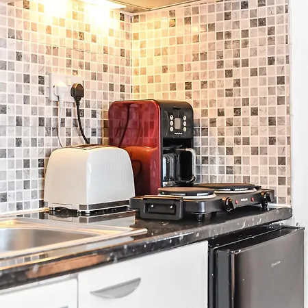 Lovely Apartments In Mornington Crescent Station-3