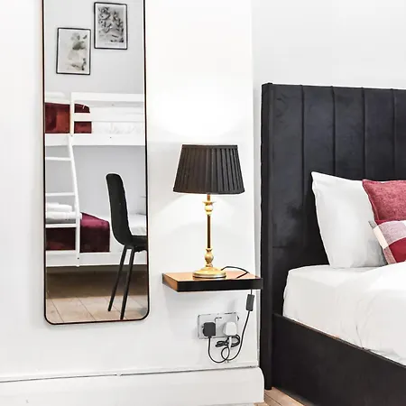 Lovely Apartments In Mornington Crescent Station-2