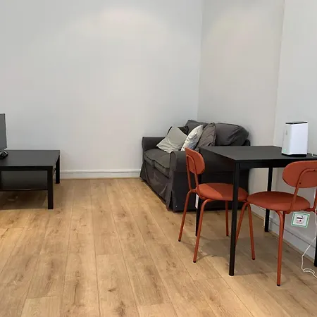 Mayfair Modern 2 Bed Home-3