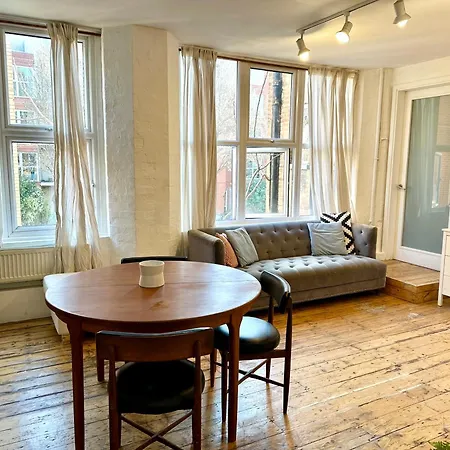 Bright Large Double Bedroom Flat-3