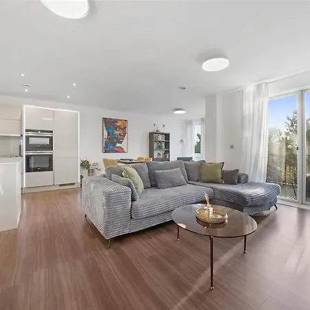 Heart Of Stratford Olympic Park 3 Bedroom-2