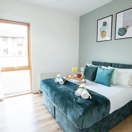 Modern 2-Bed Apartment Near Excel & O2 - Accommodates Up To 4 Guests Max-2