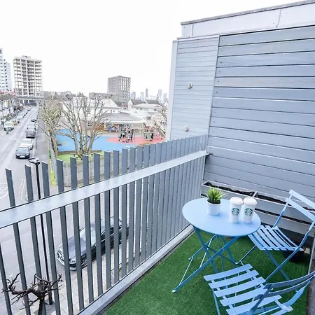 Modern 2-Bed Apartment Near Excel & O2 - Accommodates Up To 4 Guests Max-3