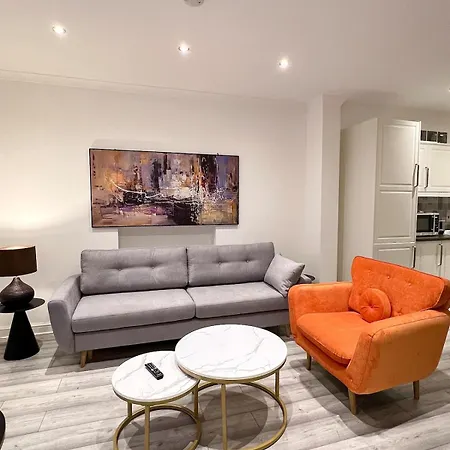 Luxury Home In Prime Location Steps From Woodgreen-3