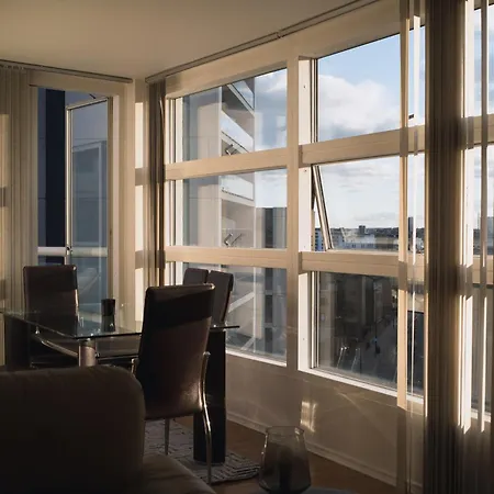 Luxury 2 Bedroom Penthouse With Thrilling Waterfront And City Views, Canary Wharf-2