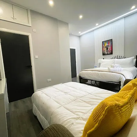 Luxury Guest House In Vibrant London Area-2