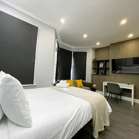 Luxury Guest House In Vibrant London Area-3