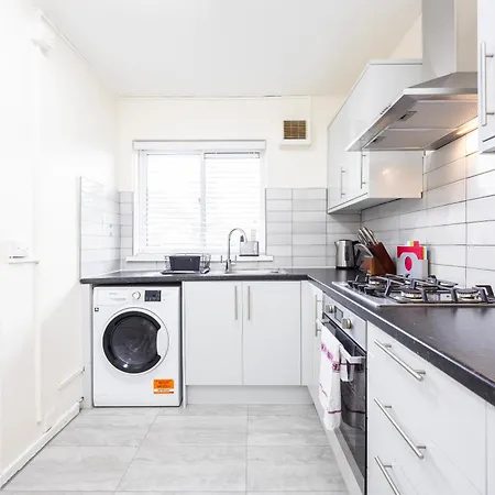 Garland Modern Close To Station 3 Bedroom City Apartment-2