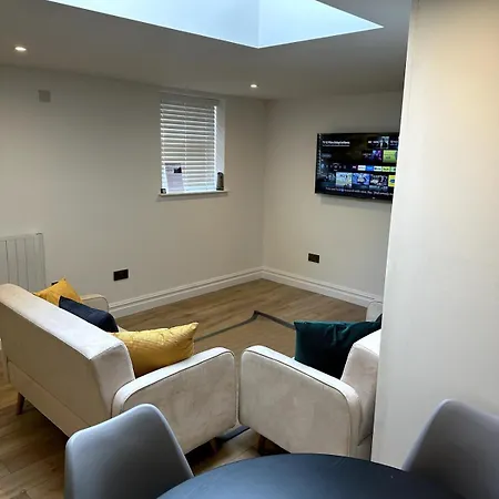 Modern 2-Bed Flat In Euston-3