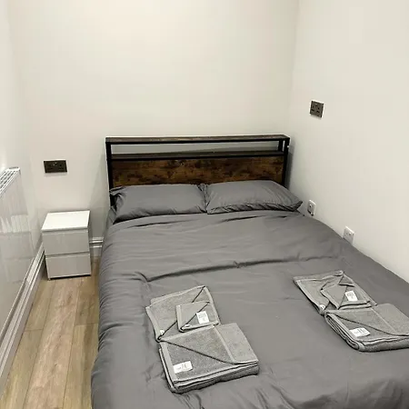 Modern 2-Bed Flat In Euston-2