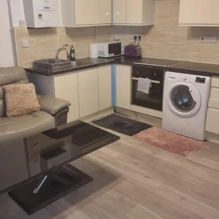 R J 2 Bedroom Apartment-2