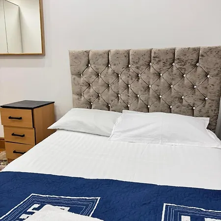 Marble Arch Service Apartment-3