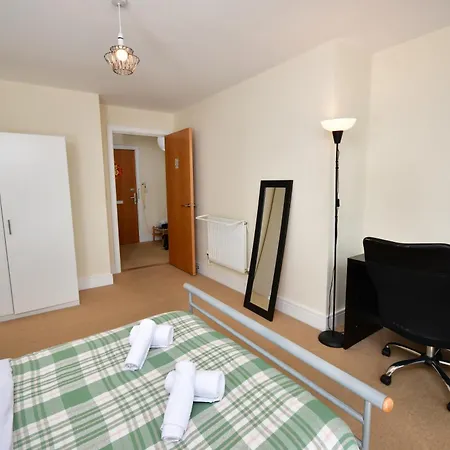 Comfortable 2 Bedroom Flat With Great View Near Canary Wharf-3