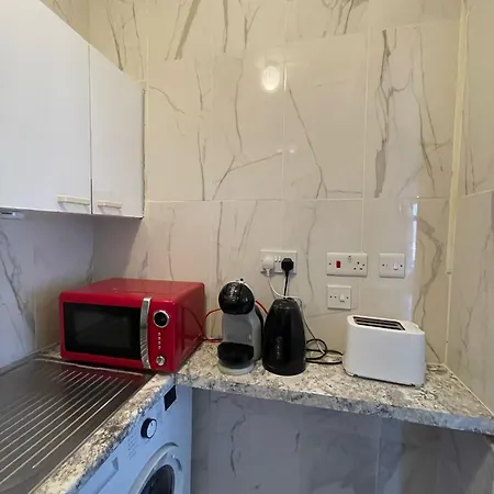 Lovely 2 Bed Flat 2 Floor Miles-2
