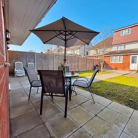 Garden 1-Bed Flat 30Min To Downtown & Free Parking-2