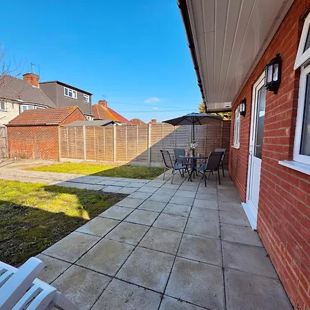 Garden 1-Bed Flat 30Min To Downtown & Free Parking-3
