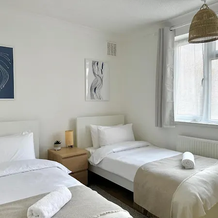 Deducted 3B Flat, Fast Wi-Fi, 5 Min Canning Town, Near Excel & O2-2