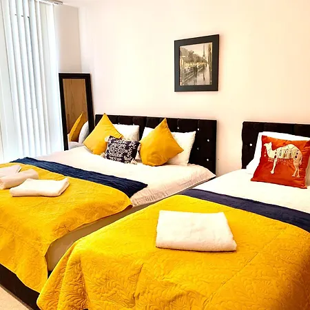 Modern London Excel 2 Bedrooms 2 Bathrooms, Parking, Kitchen, Lounge, Balcony Apartment-2
