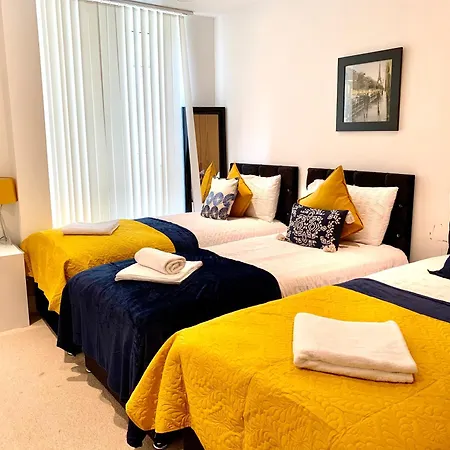 Modern London Excel 2 Bedrooms 2 Bathrooms, Parking, Kitchen, Lounge, Balcony Apartment-3