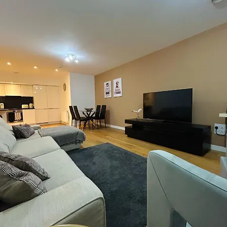 Modern 2-Bedroom Flat Near Wembley - 9 Minutes From Park Royal Station-2