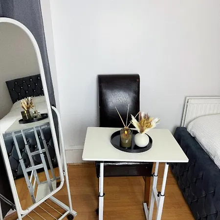 Big Room In East Ham-3