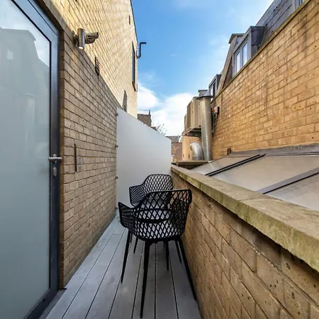 Stylish Shoreditch Apartment Near Brick Lane With Balcony Sleeps 4-2