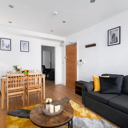 Stylish Shoreditch Apartment Near Brick Lane With Balcony Sleeps 4-3