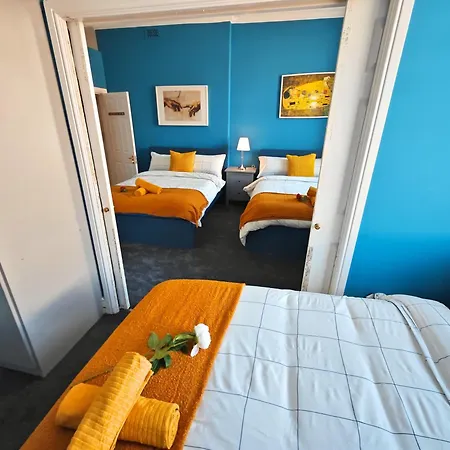 Luxury 4-Bedroom Apartment In Oxford Street-3