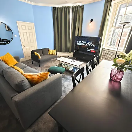 Luxury 4-Bedroom Apartment In Oxford Street-2