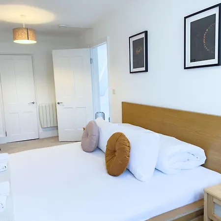 3-Bed Apartment In The Heart Of Fitzrovia-2