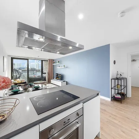 Spacious Modern 2Br Apartment In The Heart Of London-3
