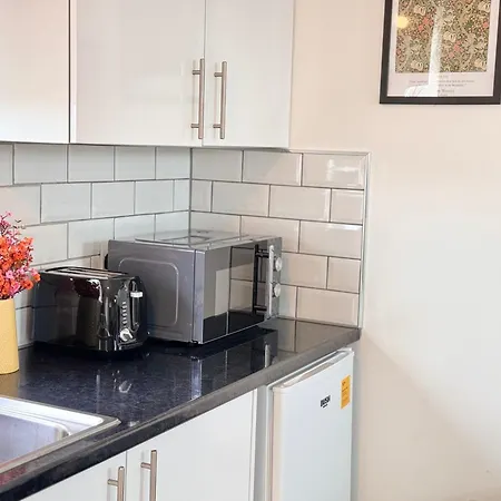 Ideal Studio Loft 30Min To Central London-3