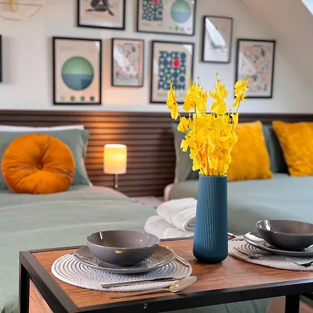 Superb Studio Loft 30Min To Central London-2