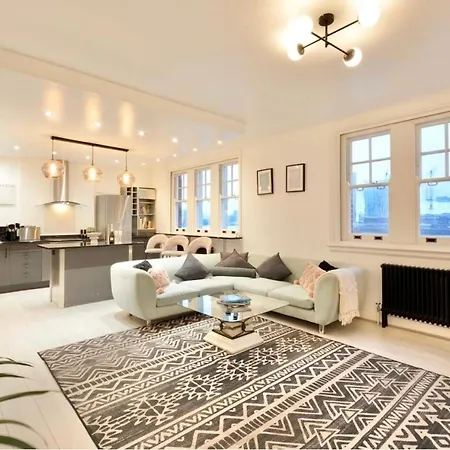 3 X Bedroom Riverside Flat With Hot Tub On Roof Terrace-2