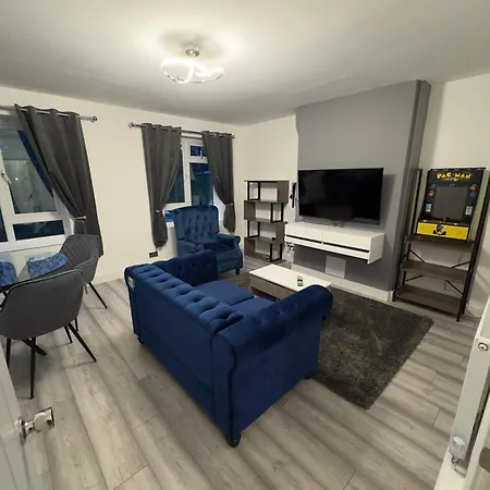 Stylish 2Br, Fast Wifi With Balcony-2