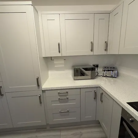 Stylish 2Br, Fast Wifi With Balcony-3