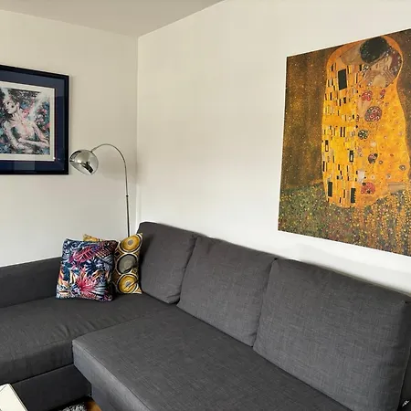 Bright 1 Bedroom Central London-3