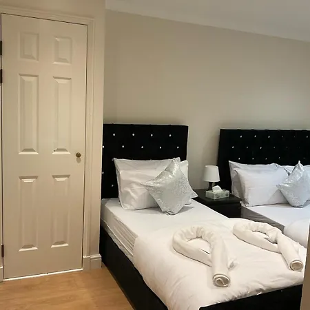 2 Bedroom Flat With 24 7 Security And Concierge-2
