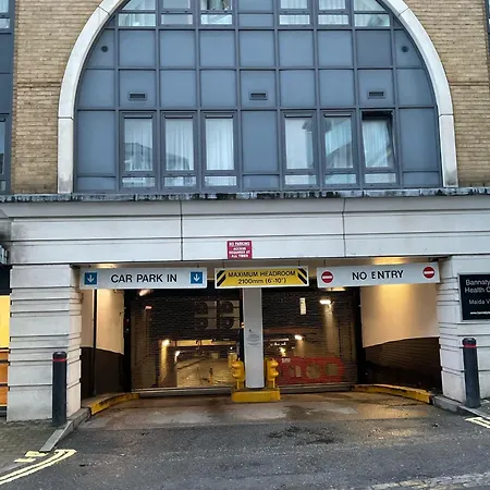 2 Bedroom Flat With 24 7 Security And Concierge-3