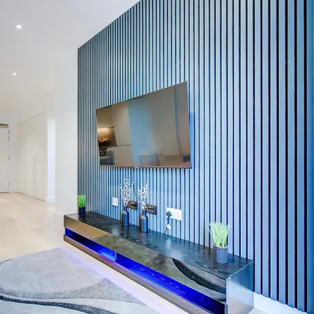 Royal Docks - Luxury 1 Bedroom Apartment-3