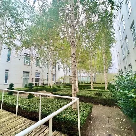 Luxury Studio With Super Fast Wifi Gated Development-3