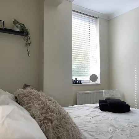 Cozy Prime London Apartment-2