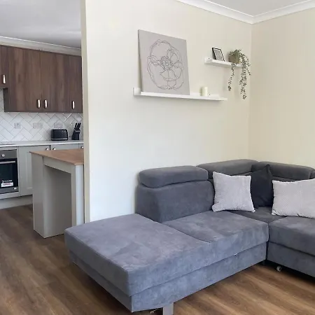 Cozy Prime London Apartment-3