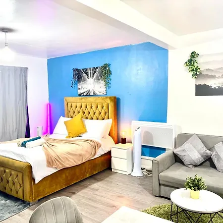 New Deluxe Studio Apt-2-3