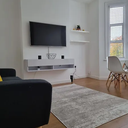 Bright East Dulwich Apartment-3