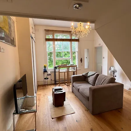 Mezzanine Studio Flat In Putney-3