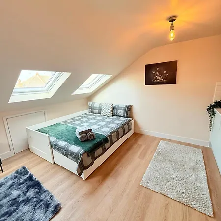 Tooting Broadway Guest Studios-3