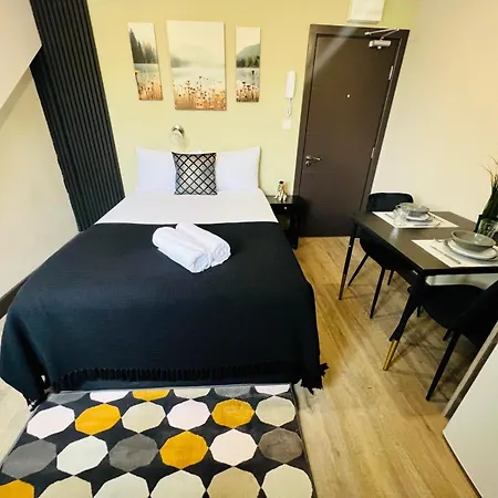 Caledonian House - Vibrant City Vibe Suites-2