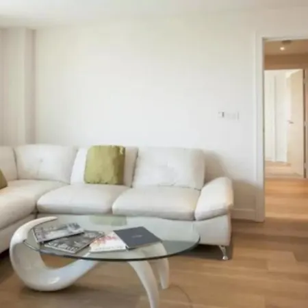 Luxury Modern 2Bd Flat In Centre-3